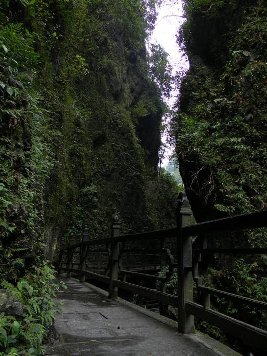 峨眉山一线天