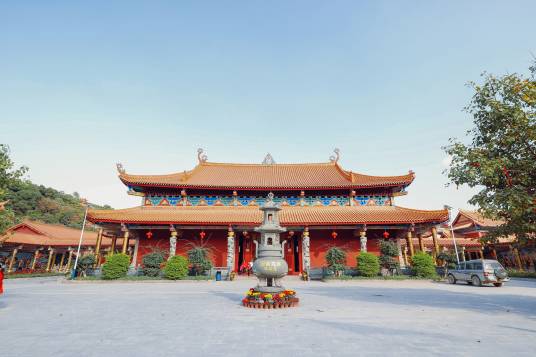 龙华寺（广东揭阳普宁龙华寺）