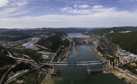 嘉陵江特大桥（国内已建成项目跨度最大连续刚构桥）