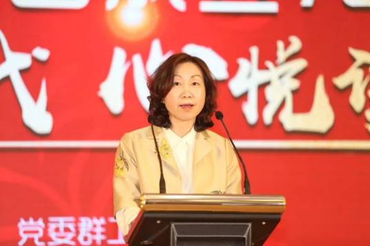 曾萍（中国金融工会党组成员、女职工委员会主任）