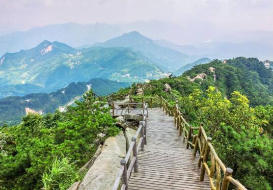 大别山薄刀峰风景区