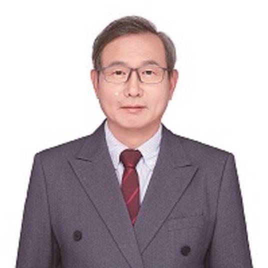 徐冉（山东省第十四届人大代表，济南金投控股集团党委副书记、董事、总经理）